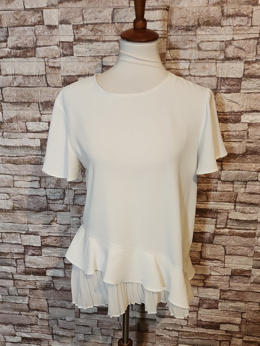Zaraz White Asymmetrical Ruffle Blouse